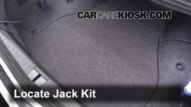 2012 Acura TL 3.5L V6 Levantar auto Usar el gato para levantar el auto